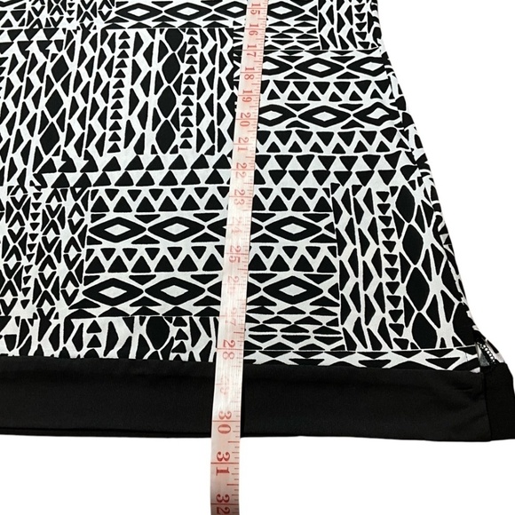 WHITE HOUSE BLACK MARKET Easy Care Sleeveless Black White Geometric Print Top XL - Picture 6 of 7